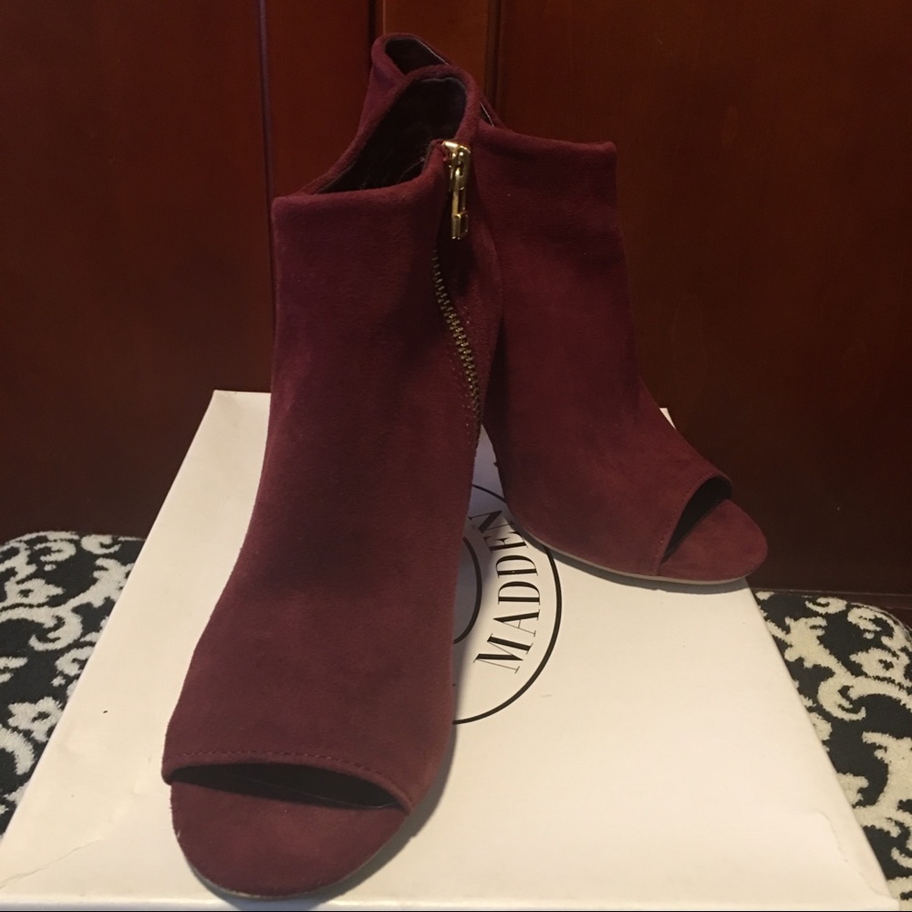 Steve Madden Peep Toe Booties ❤️